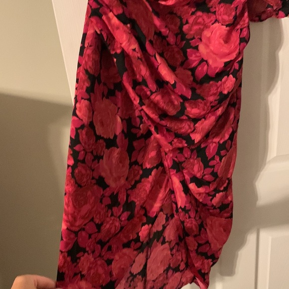One shoulder, irregular hem, floral print dress. Size large - Picture 5 of 8